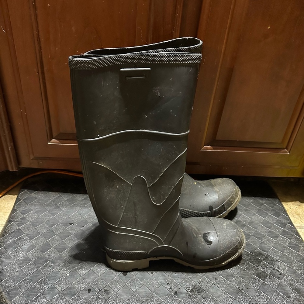 Bata Steel Shank Size 10 Made in the U.S.A Rubber Boots